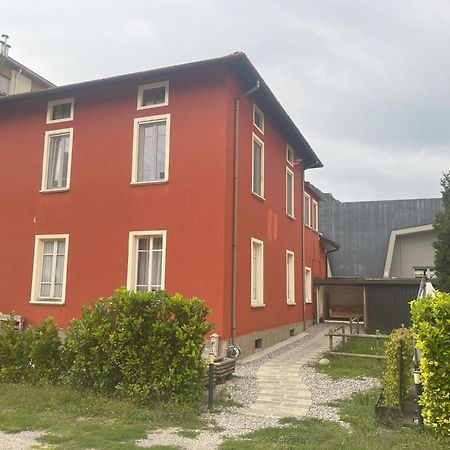 B&B Red House Garlate Buitenkant foto