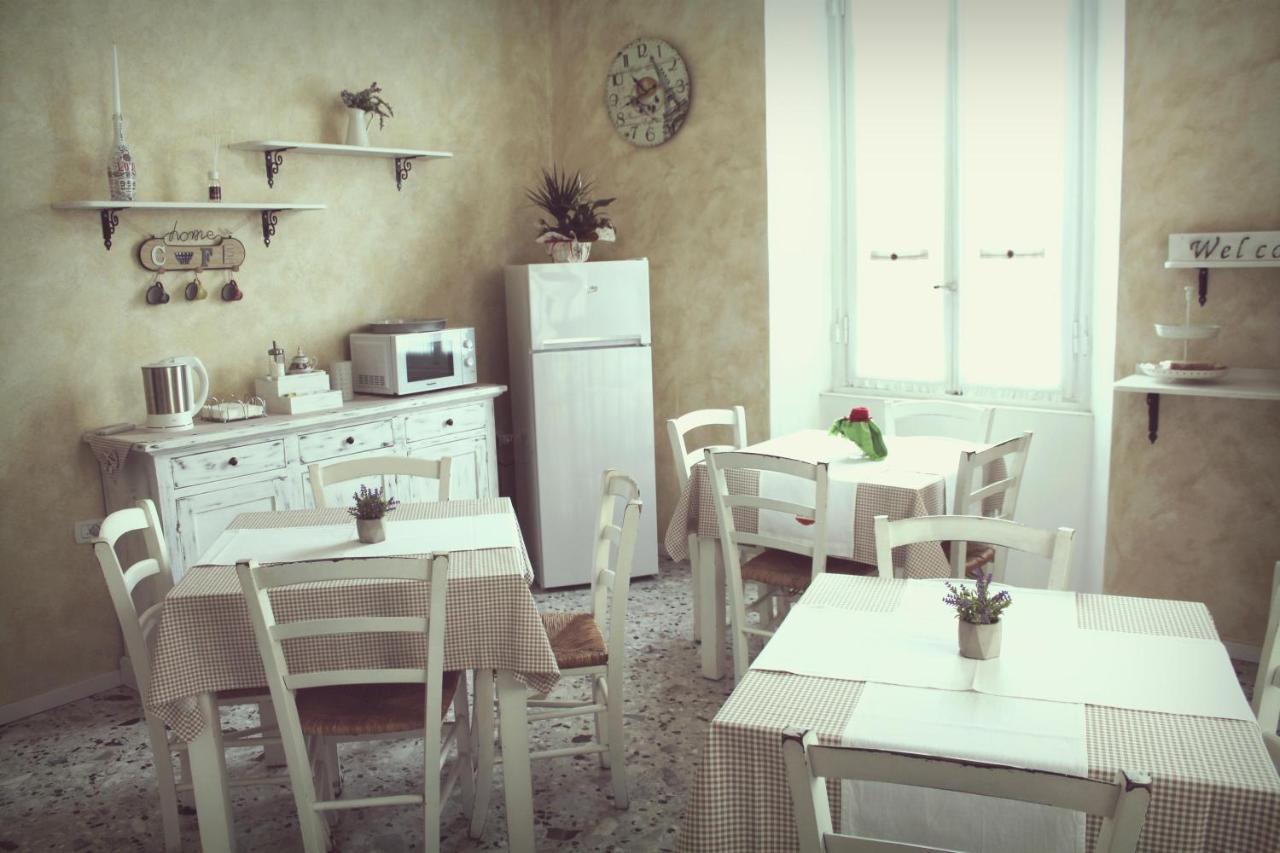 B&B Red House Garlate Buitenkant foto