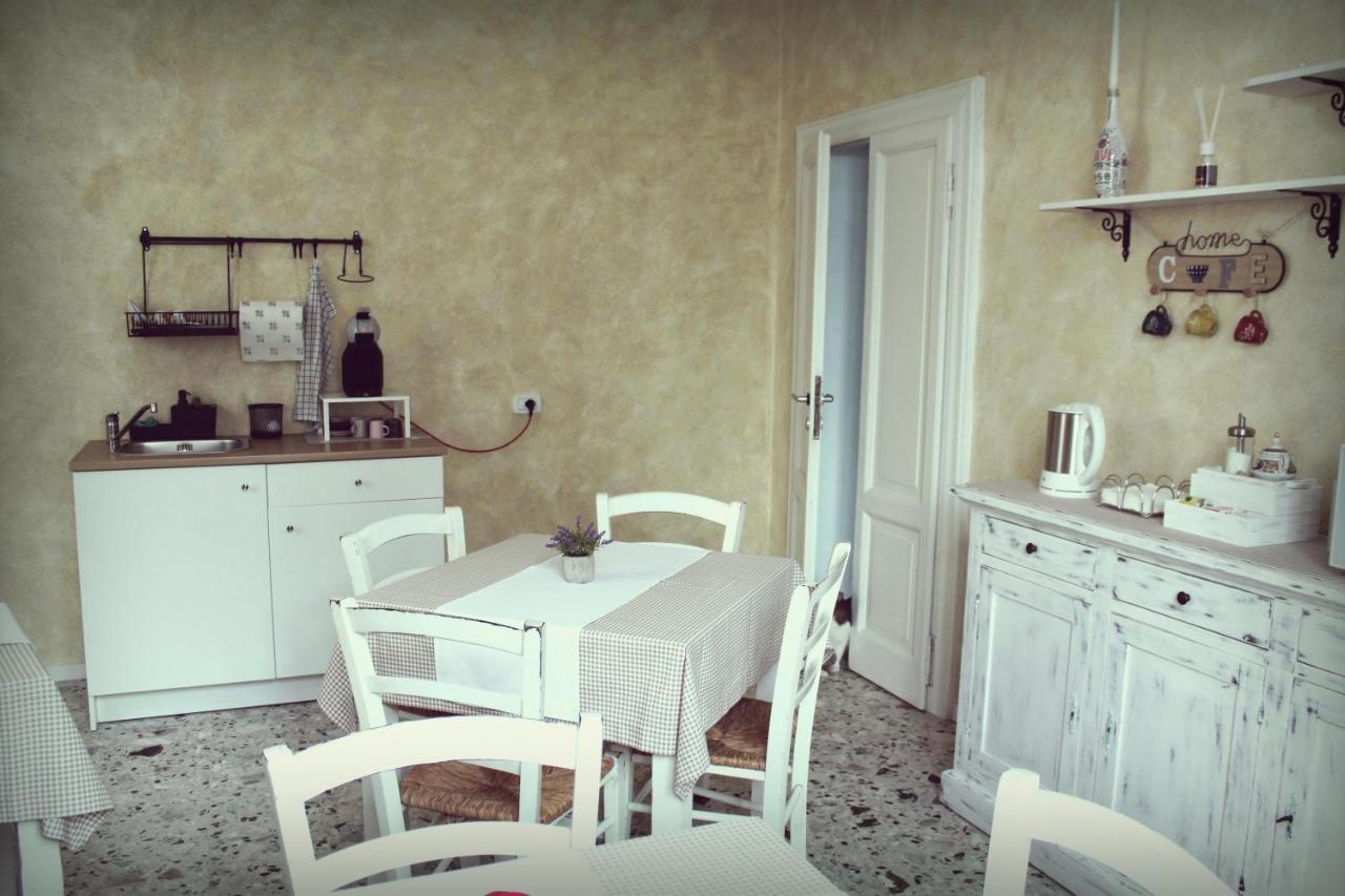 B&B Red House Garlate Buitenkant foto