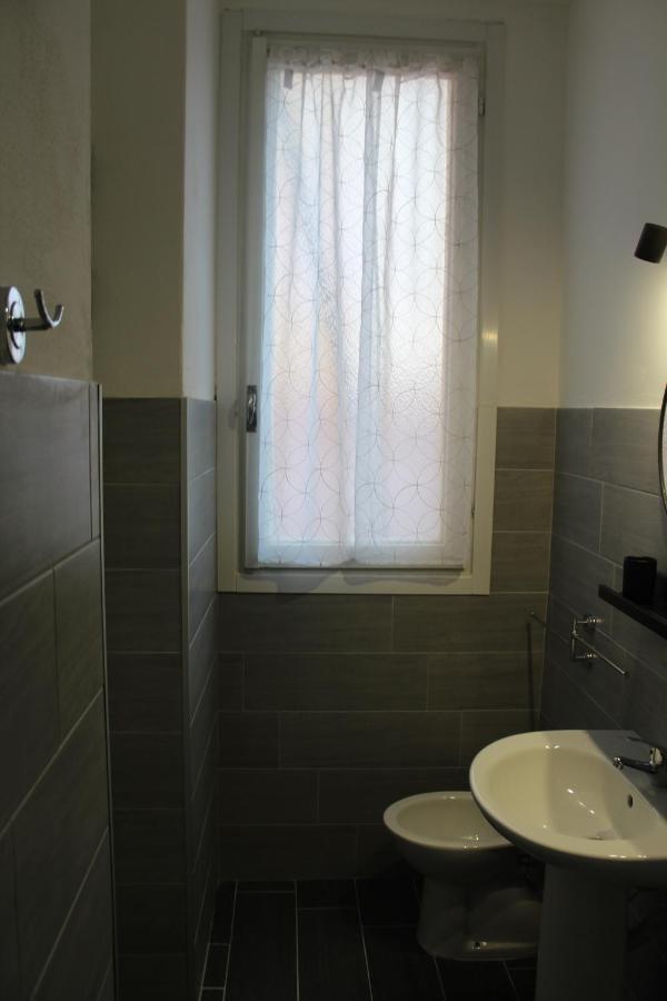 B&B Red House Garlate Buitenkant foto