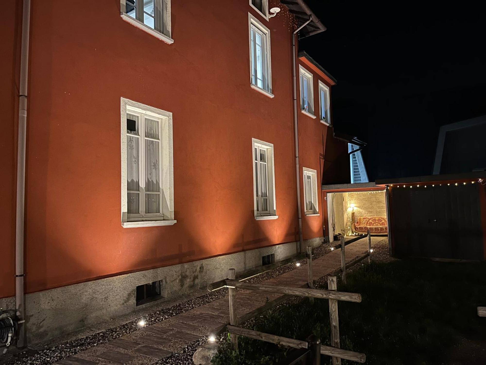 B&B Red House Garlate Buitenkant foto