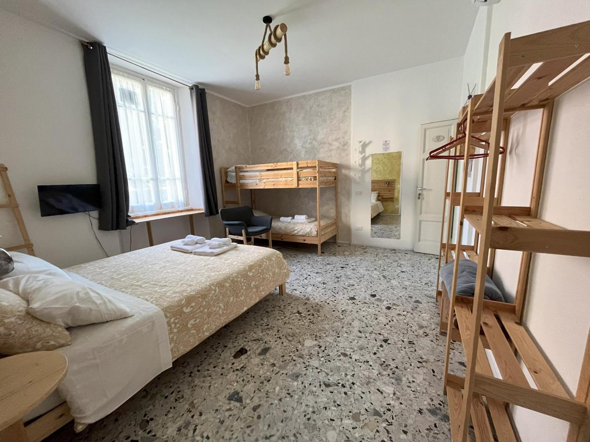 B&B Red House Garlate Buitenkant foto