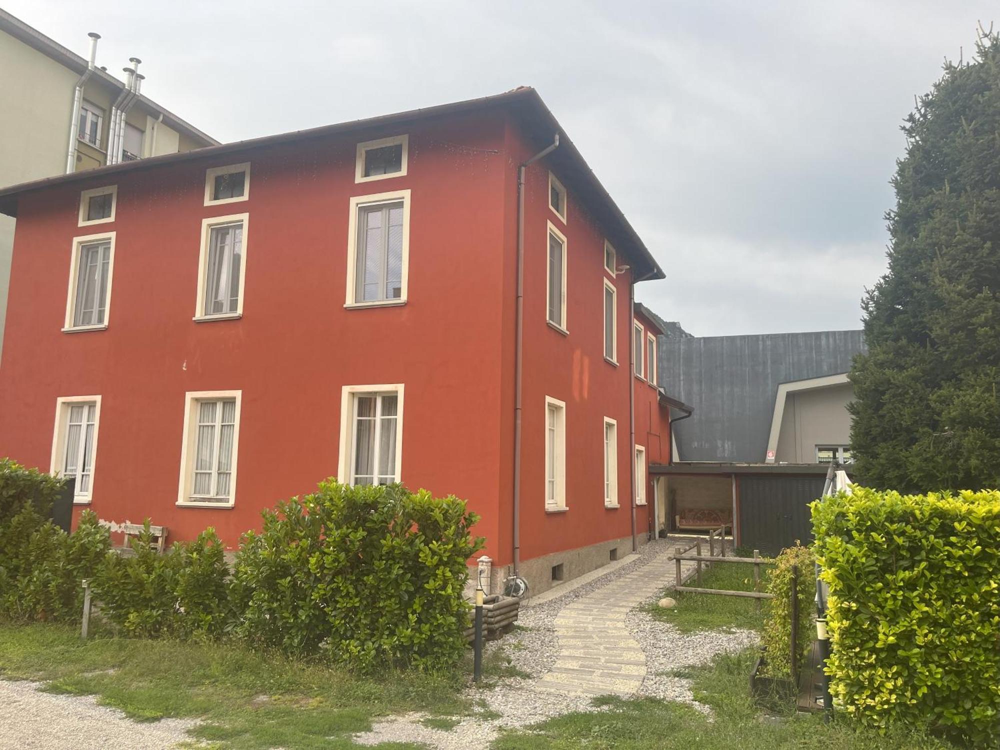 B&B Red House Garlate Buitenkant foto
